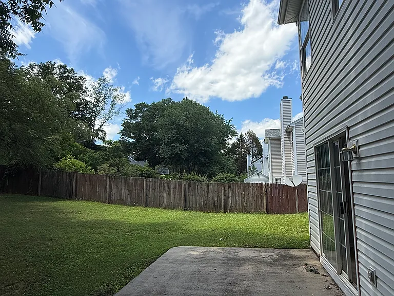 Sandy Ln — Photo 8