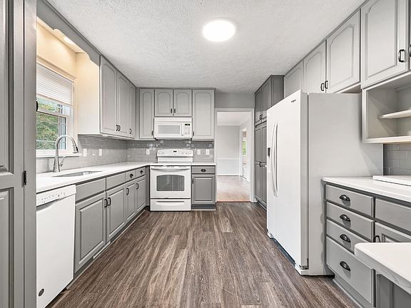 4th image of 201 Sandown Cir