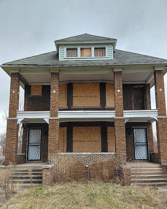 1st image of 3934 Helen St