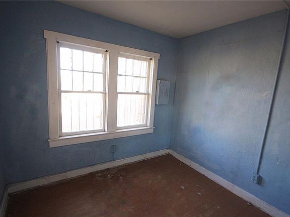 5th image of 1318 E River Ave