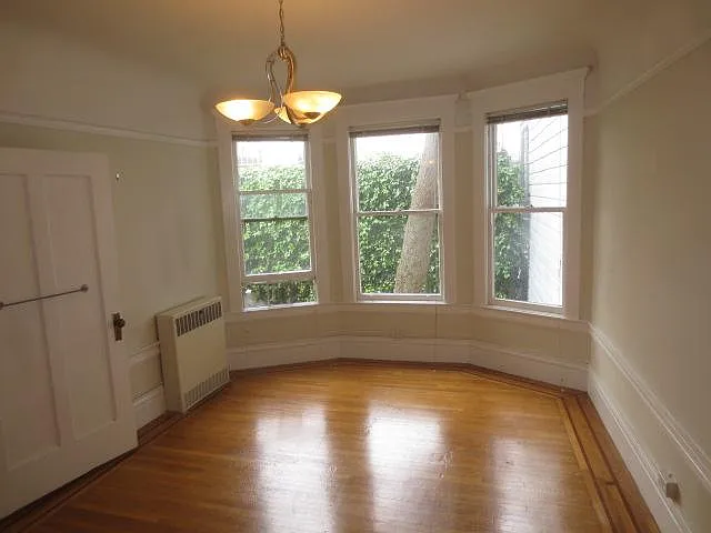 1067 Valencia St #4 — Photo 5