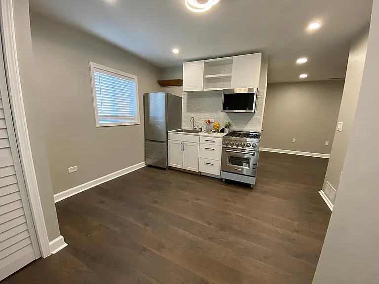 2745 W 38th St #1R — Photo 16