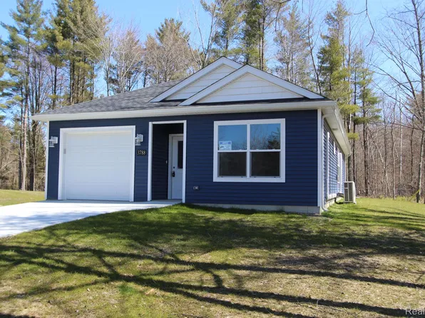 3788 Campbell Rd, Fort Gratiot, MI 48059