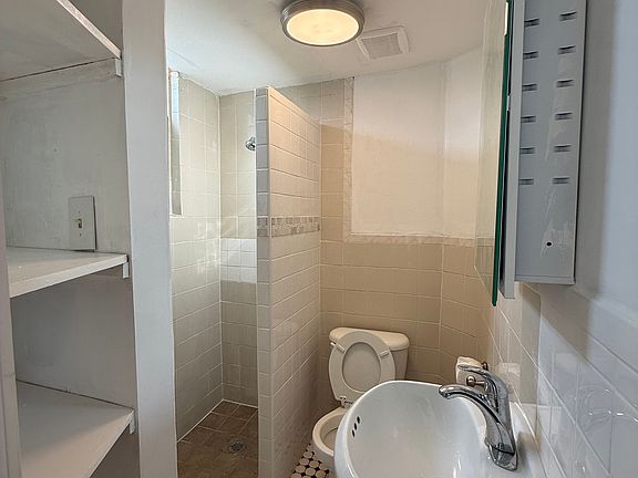 5th image of 171 Cambridge Ave APT 3R