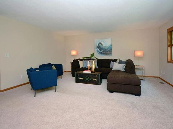 3rd image of 1372 Farrington St
