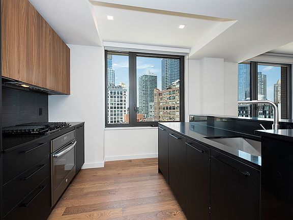 5th image of 411 35th St #Penthouse 12w2b
