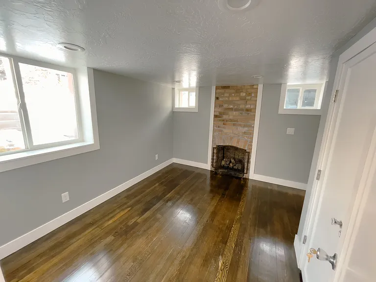 784 E 7th Ave — Photo 12