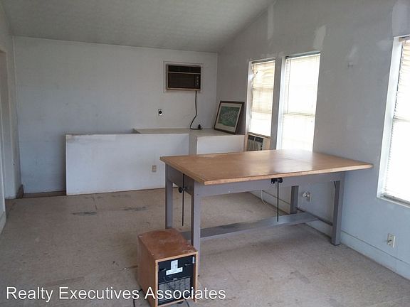 4th image of 3801 Lonas Dr