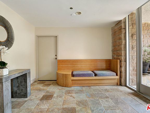 3rd image of 814 Amherst Ave APT 302