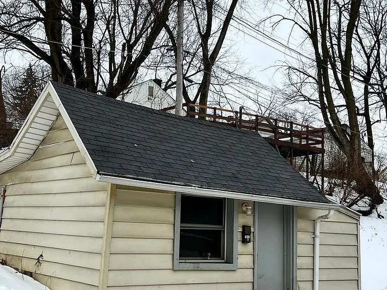 1617 Ferry St — Photo 7