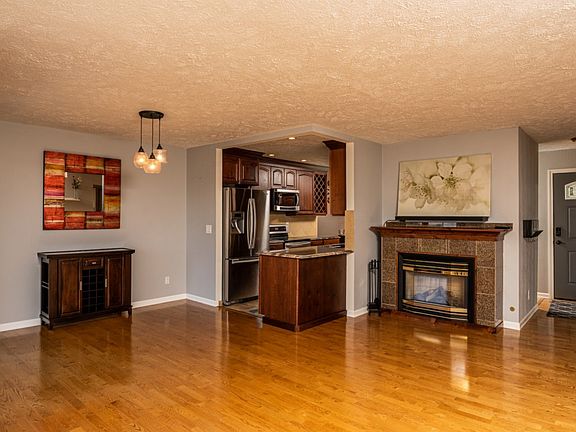 2nd image of 10647 Glen Acres Dr S #10647