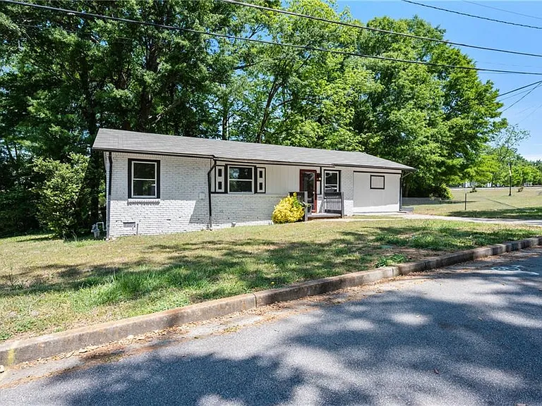 100 Pine Cir — Photo 2