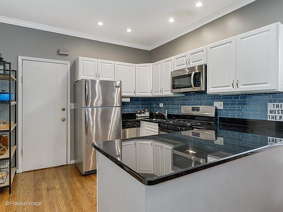 5th image of 1637 W Wrightwood Ave #2S
