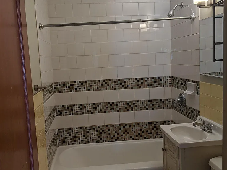 12 Patrick St — Photo 10
