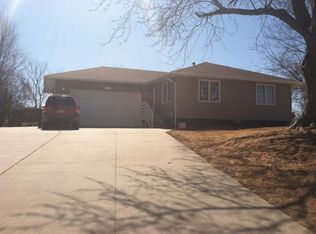 1011 E Mulberry St, Weeping Water, NE 68463