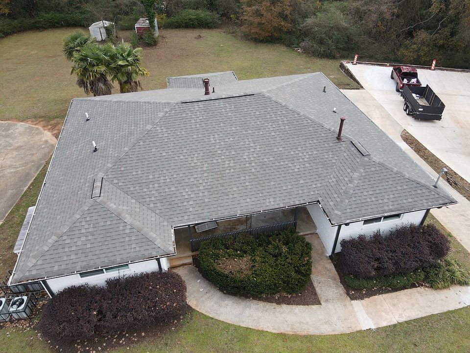 Aerial view of Nettie Ct w/ parking lot