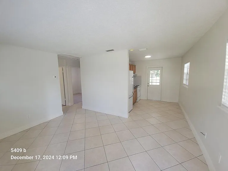 5409 McLeod Dr #B — Photo 2