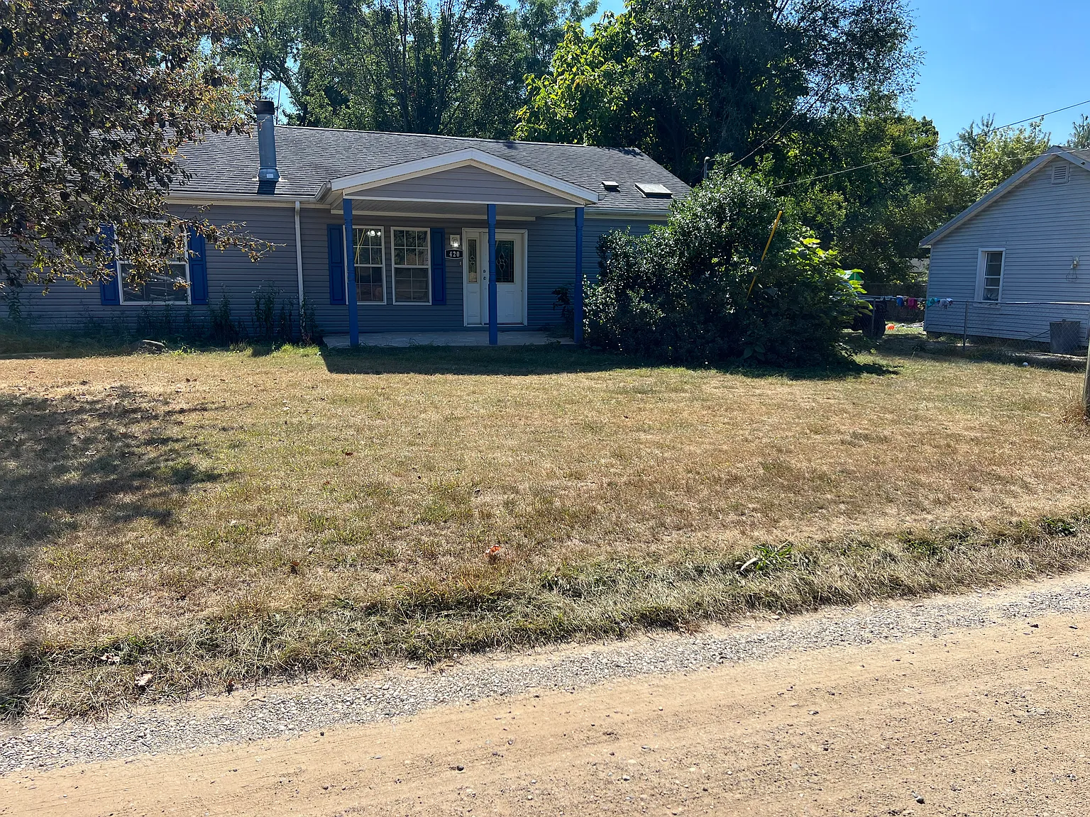420 Decker St — Photo 2