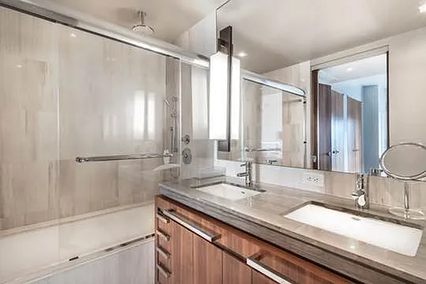 Rented by Century 21 Metropolitan | media 20