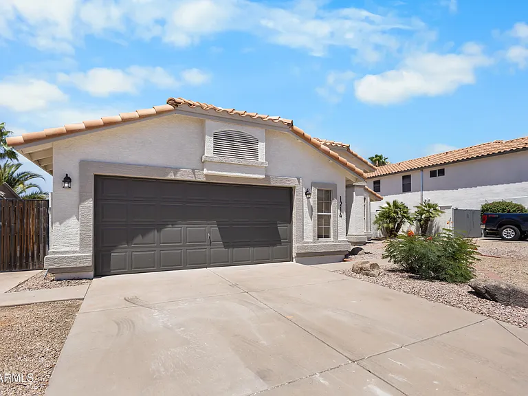 1214 E Beverly Ln — Photo 3