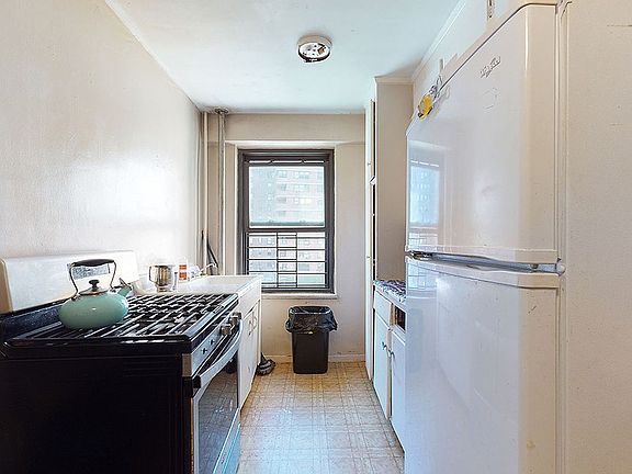 4th image of 264 Broadway APT C302