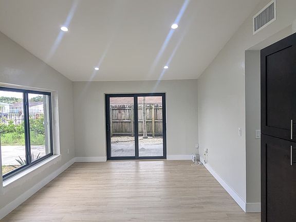 5th image of 630 SE 3rd Pl