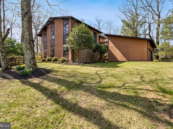 2700 Berryland Dr, Oakton, VA 22124