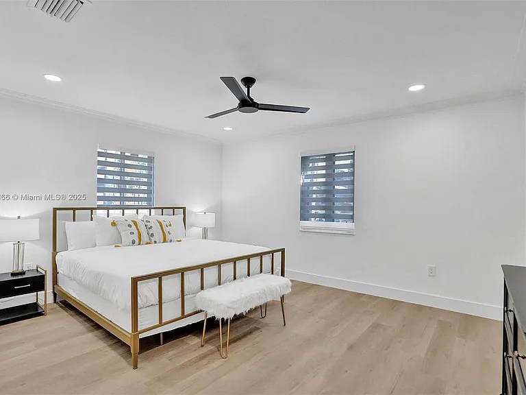 725 Harrison St — Photo 36