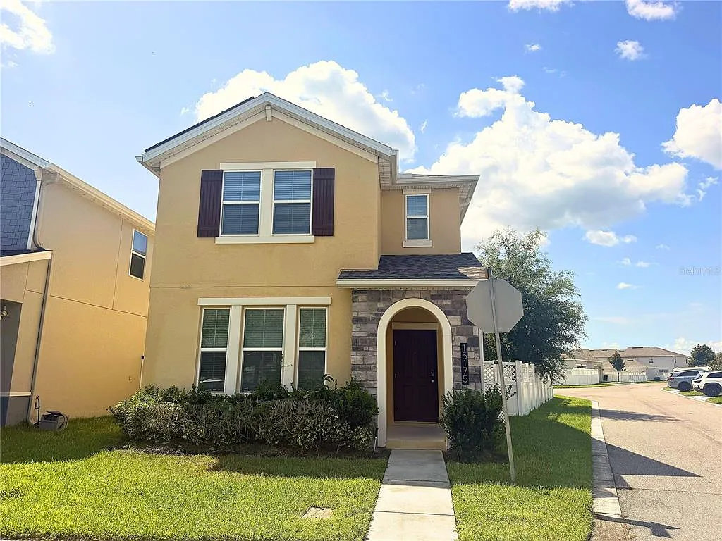 4 bed, 3.5 bath, 2307 sqft, $3,400 — Photo 2