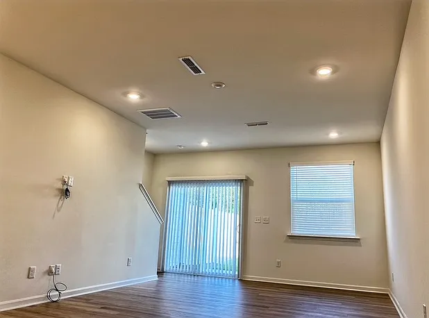 3004 Chrys St — Photo 8