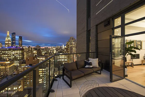 Sold by Corcoran | media 14