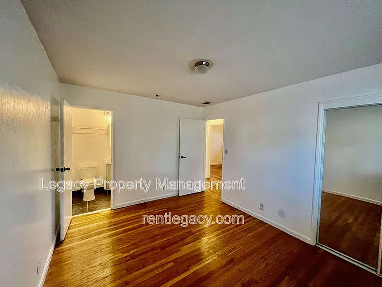 280 Markham Ave — Photo 9
