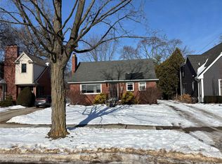 2405 Pembroke Rd, Birmingham, MI 48009