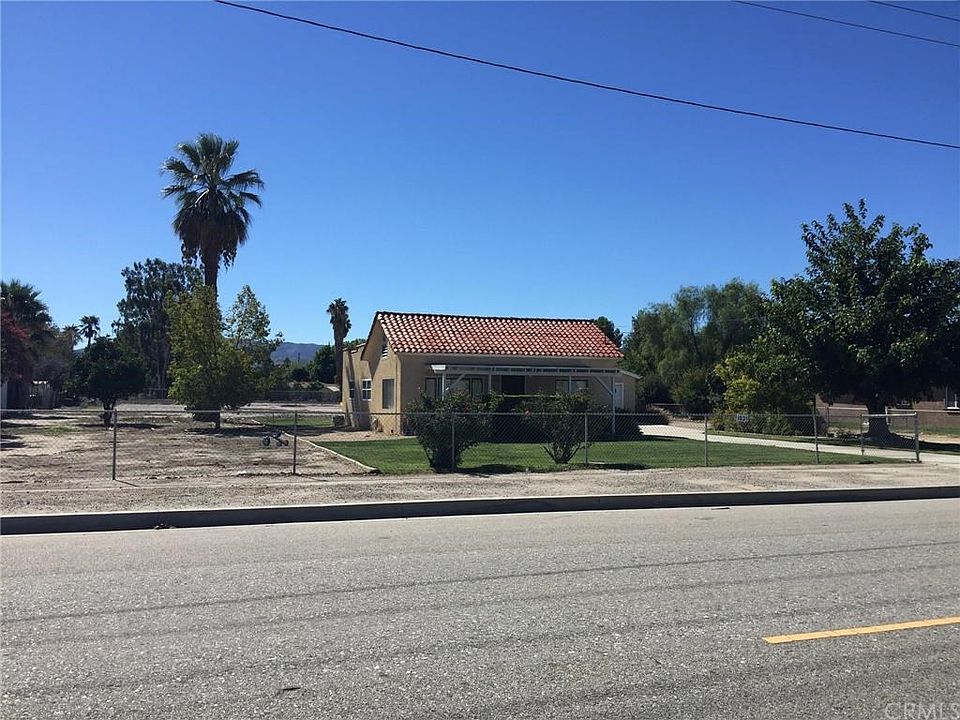 1st image of 1831 E Victoria Ave