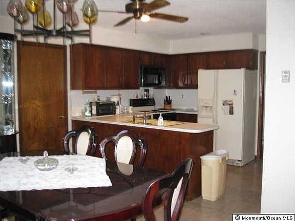4th image of 912 Oak Dale St