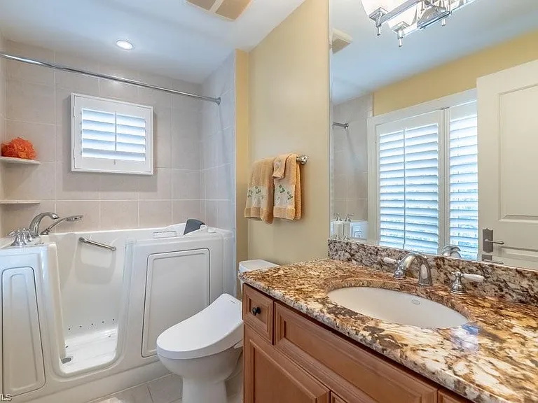 300 3rd Ave S #3 — Photo 25