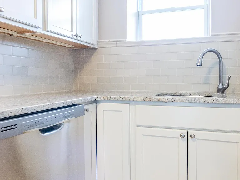 448 Ocean Ave #14B — Photo 4