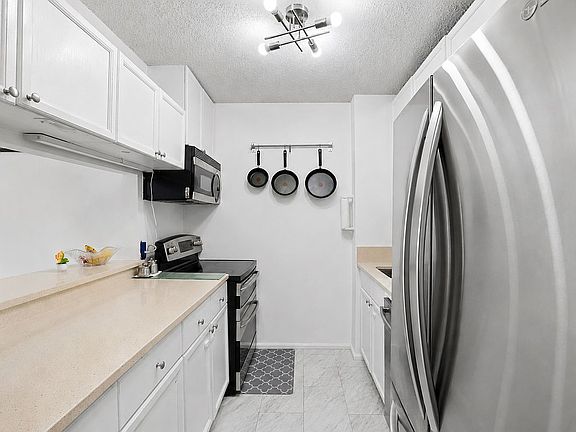 4th image of 4-74 48th Ave APT 14M