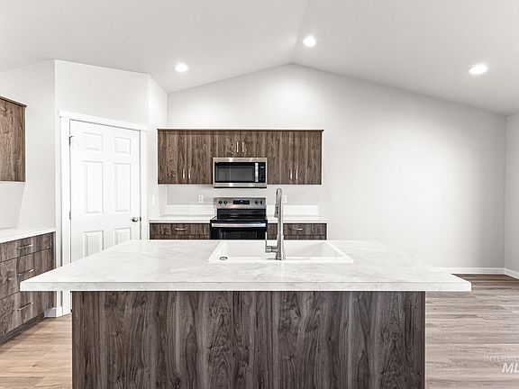 3rd image of 13668 Judson St