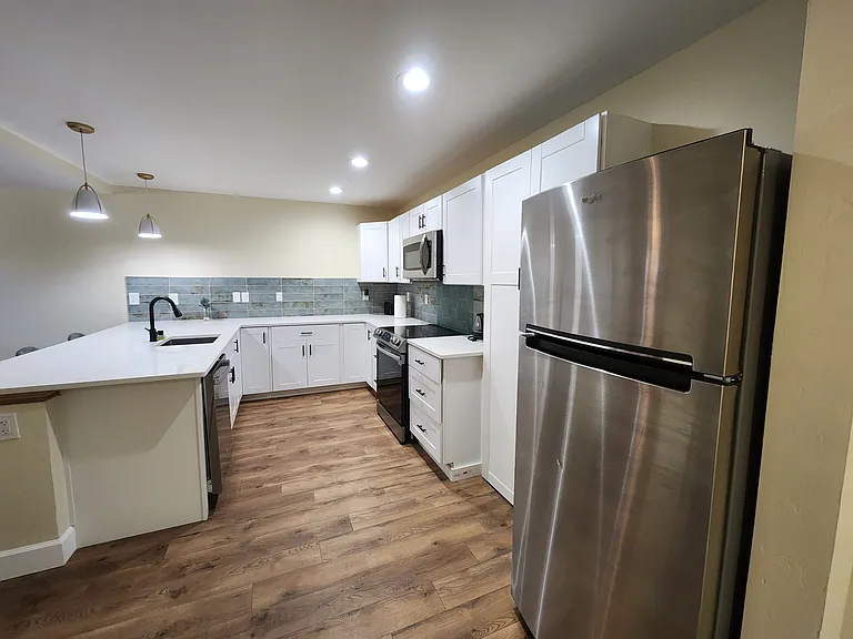 306 Hazeldine Ave SW #6 — Photo 9