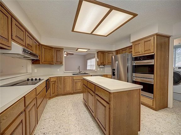 5th image of 2033 Buckeye Dr