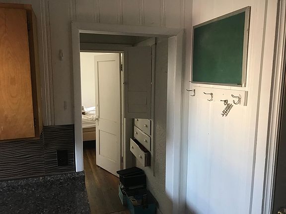 3rd image of 214 Mesa St SE