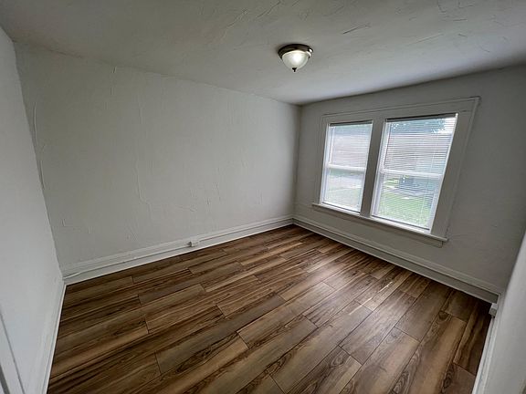 4th image of 284 Nicholas Ct #298