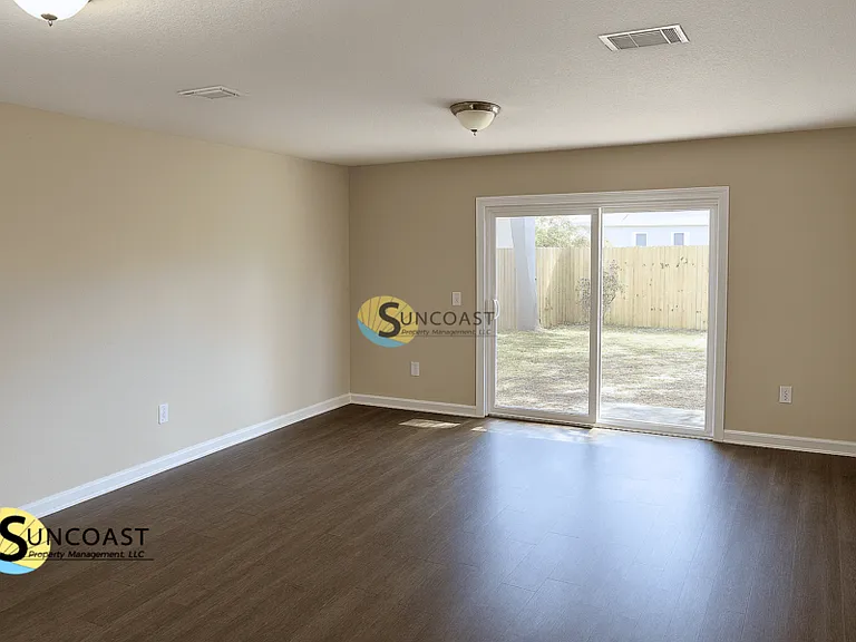 1289 Neva St — Photo 3
