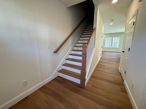 5th image of 7C Dearborn Circle
