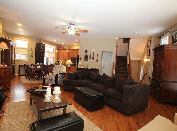 3rd image of 156 N Rose St #156