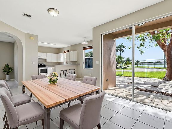4th image of 27598 SW 138th Avenue