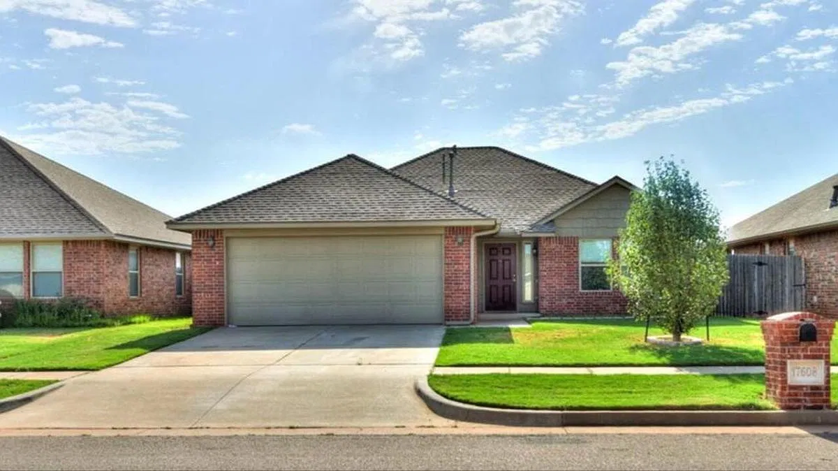 3 bed, 1555 sqft, $1,700 — Photo 1