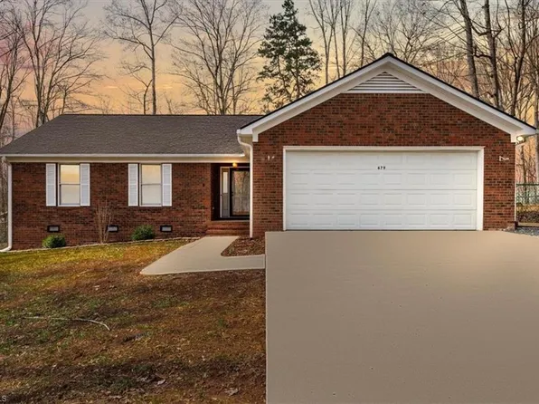 679 Horse Mountain Dr, Asheboro, NC 27205