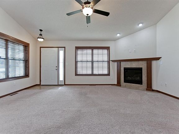 5th image of 1008 Acacia Dr NE